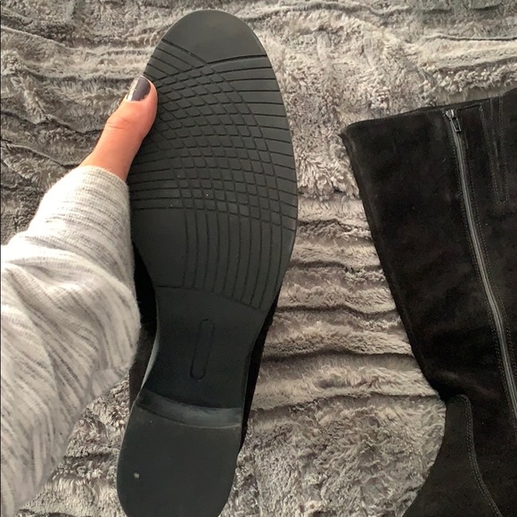 Barely worn black boots - Picture 3 of 4